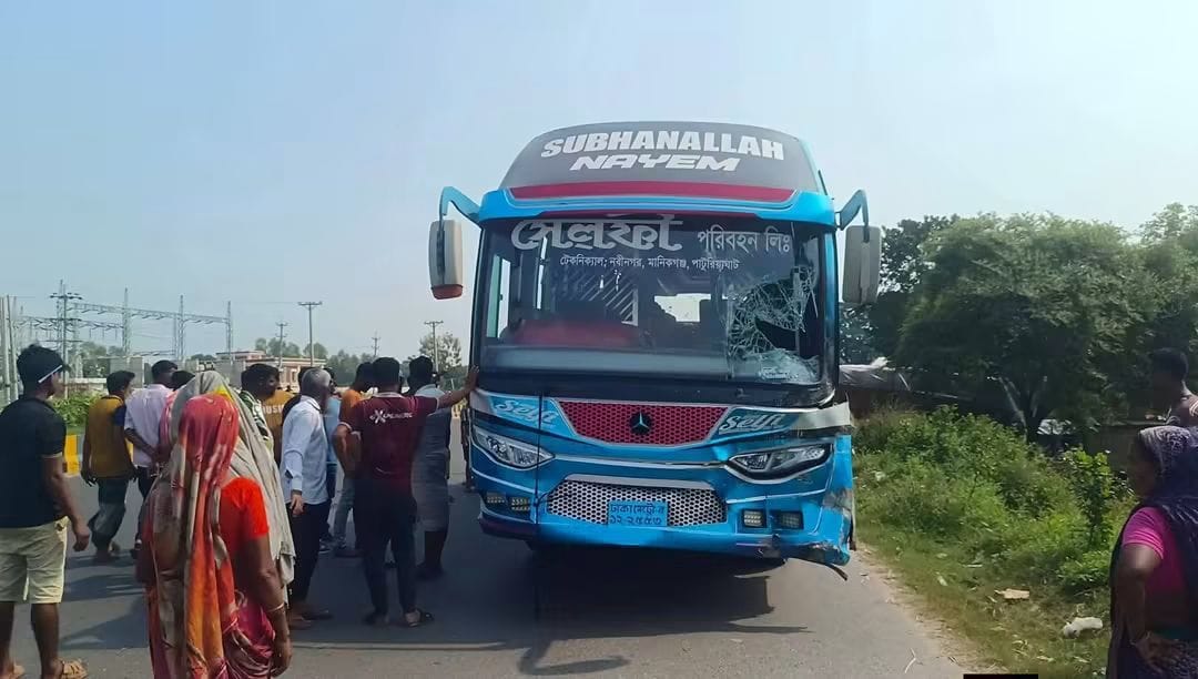 দুই যাত্রী নিহতের পর ঢাকা-আরিচা মহাসড়কে সেলফি পরিবহনের বাস চলাচল বন্ধ